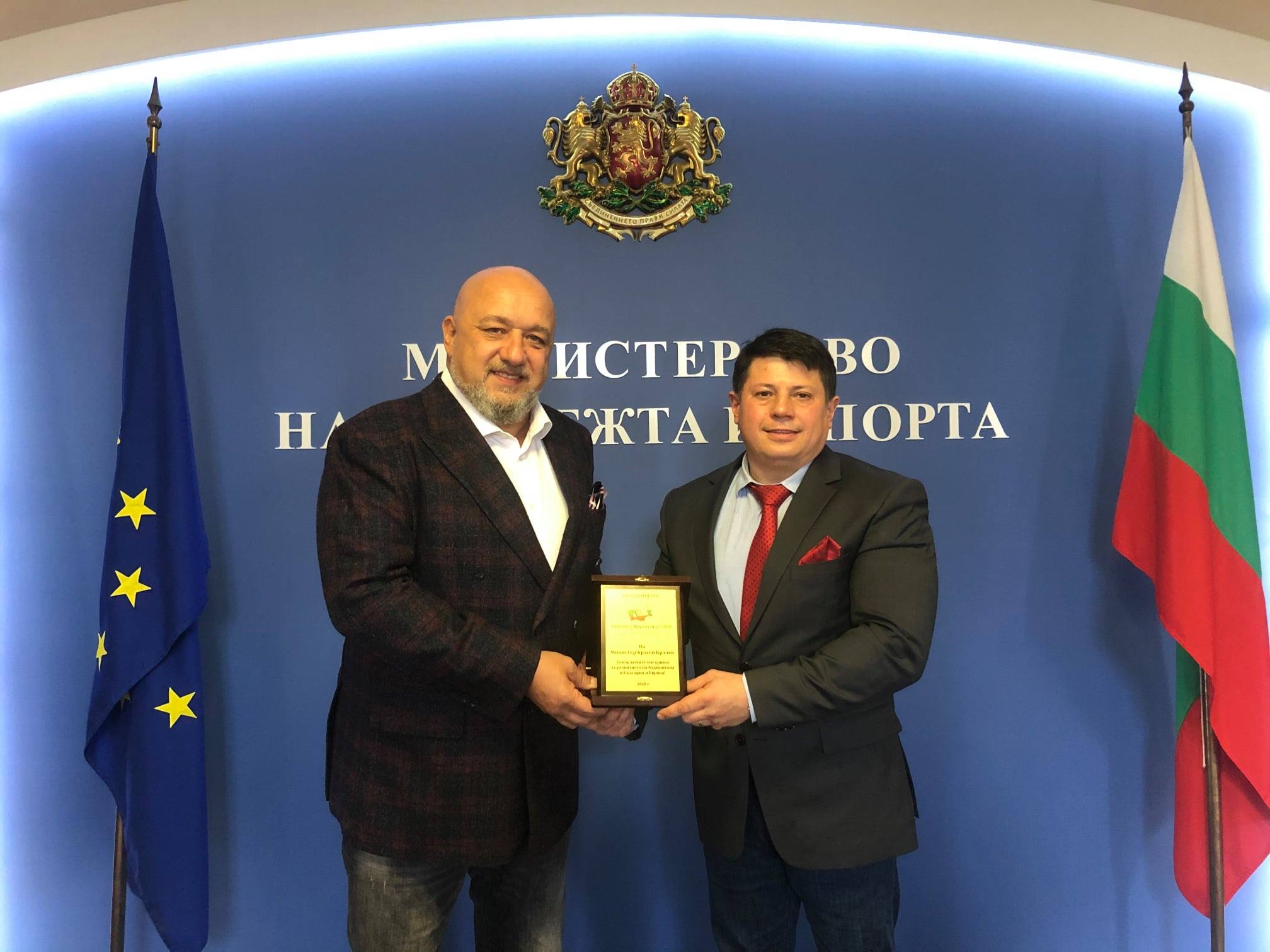 Българската федерация по бадминтон в лицето на председателя д р Володя