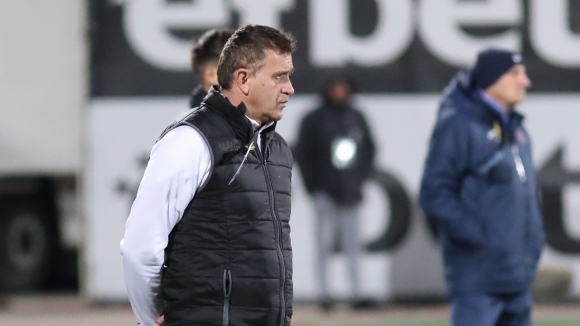 Старши треньорът на Локомотив Пловдив Бруно Акрапович е бил бесен