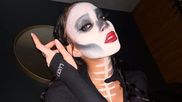 Докато Уини Харлоу очевидно е луда по Хелоуин гаджето й