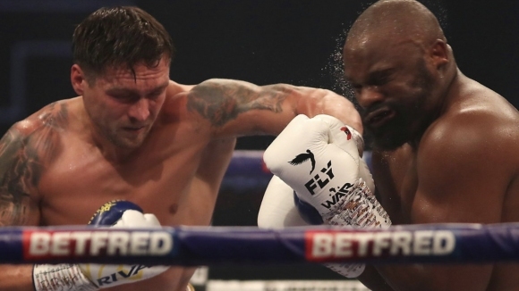 Александър Усик надделя над Дерек Чисора с единодушно съдийско решение
