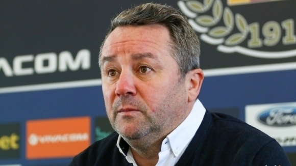 Бъдещият треньор на Левски Славиша Стоянович не успя да пристигне