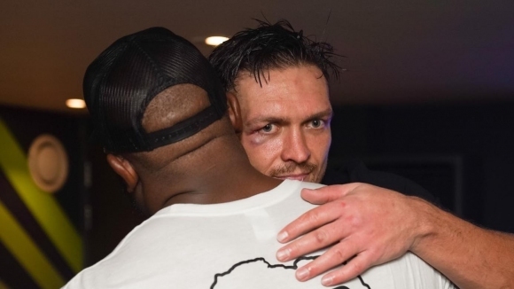 Украинският боксьор Александър Усик записа втора победа в тежка категория