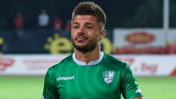 Драгош Фиртулеску е футболист от Румъния. В момента той е