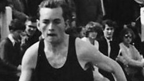 Бившият национален състезател на Уелс в леката атлетика Кен Бенет