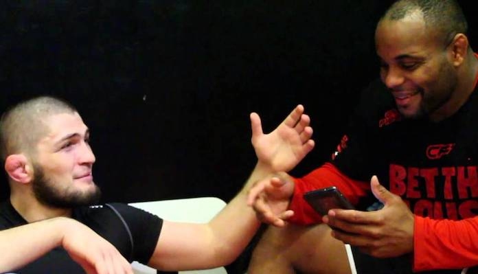 Бившият двукратен шампион на UFC Даниел Кормие смята че от UFC са