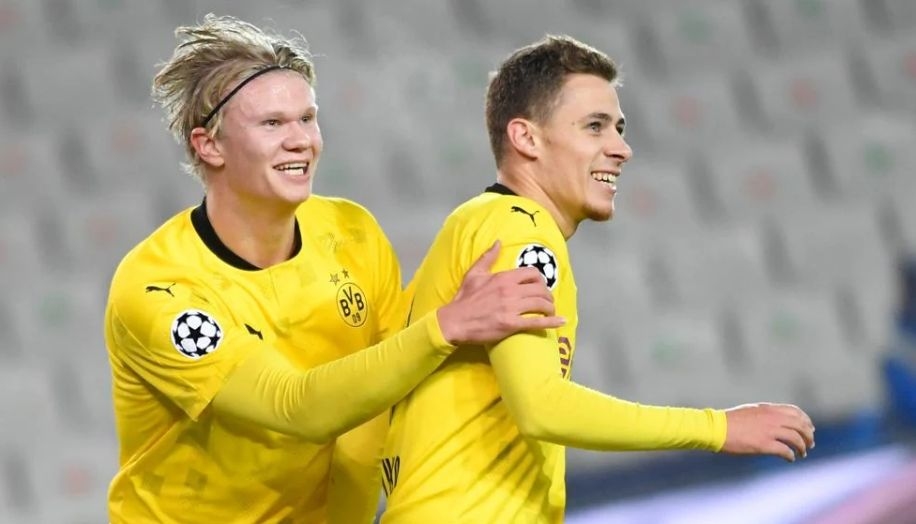 Борусия Дортмунд оглави класирането в група F на Шампионската лига
