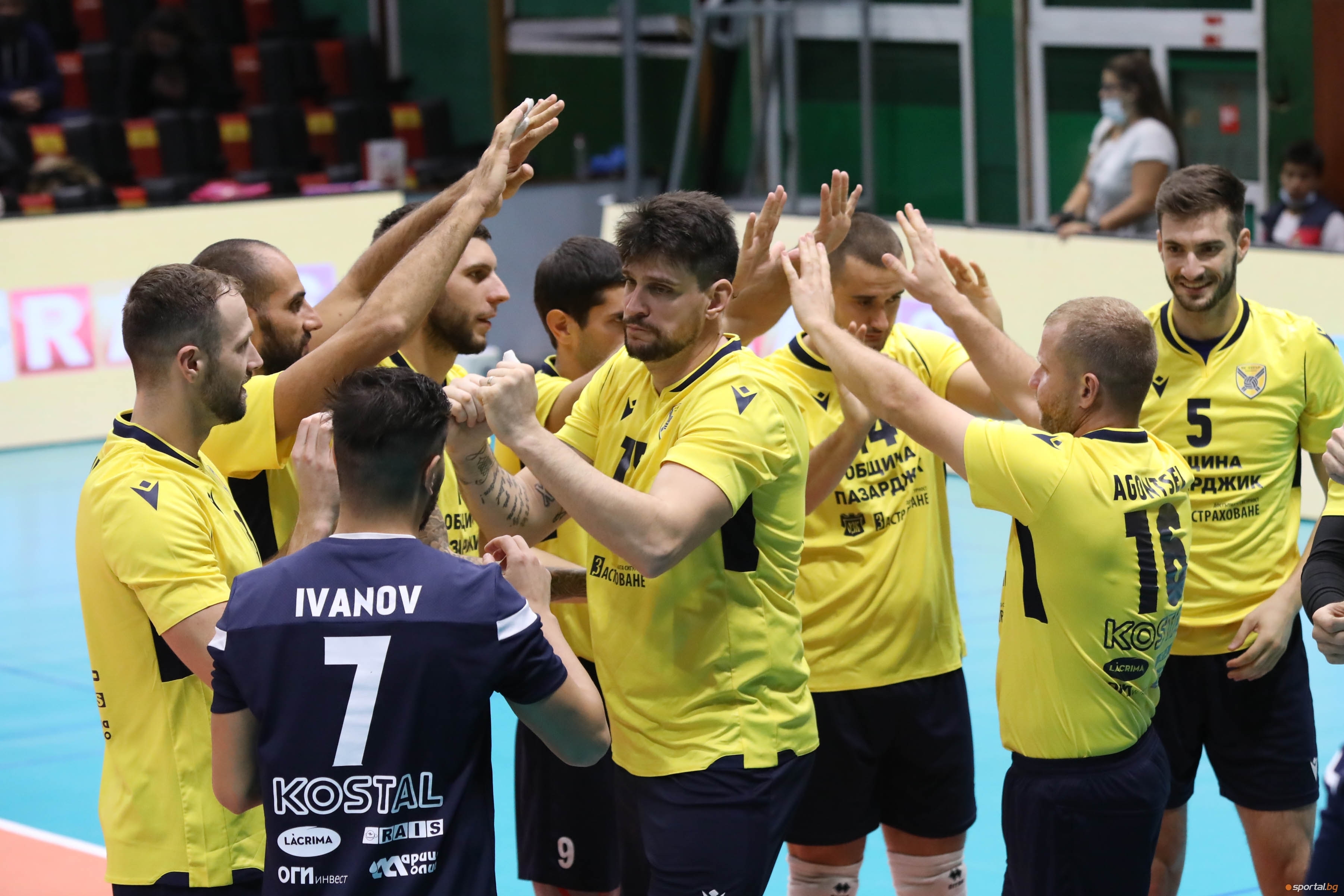 Волейболистите на Хебър Пазарджик получиха новите си дизайнерски екипи от