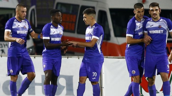 Етър продължава да е единственият тим в елита без победа