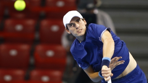 Марк Андреа Хюзлер от Швейцария спаси два мачбола и се класира