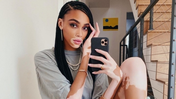 Тя връчи на Karol G награда на виртуалните MTV Europe