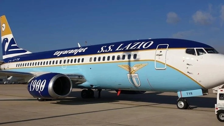 Отборът на ще бъде превозван от български самолет специално брандиран