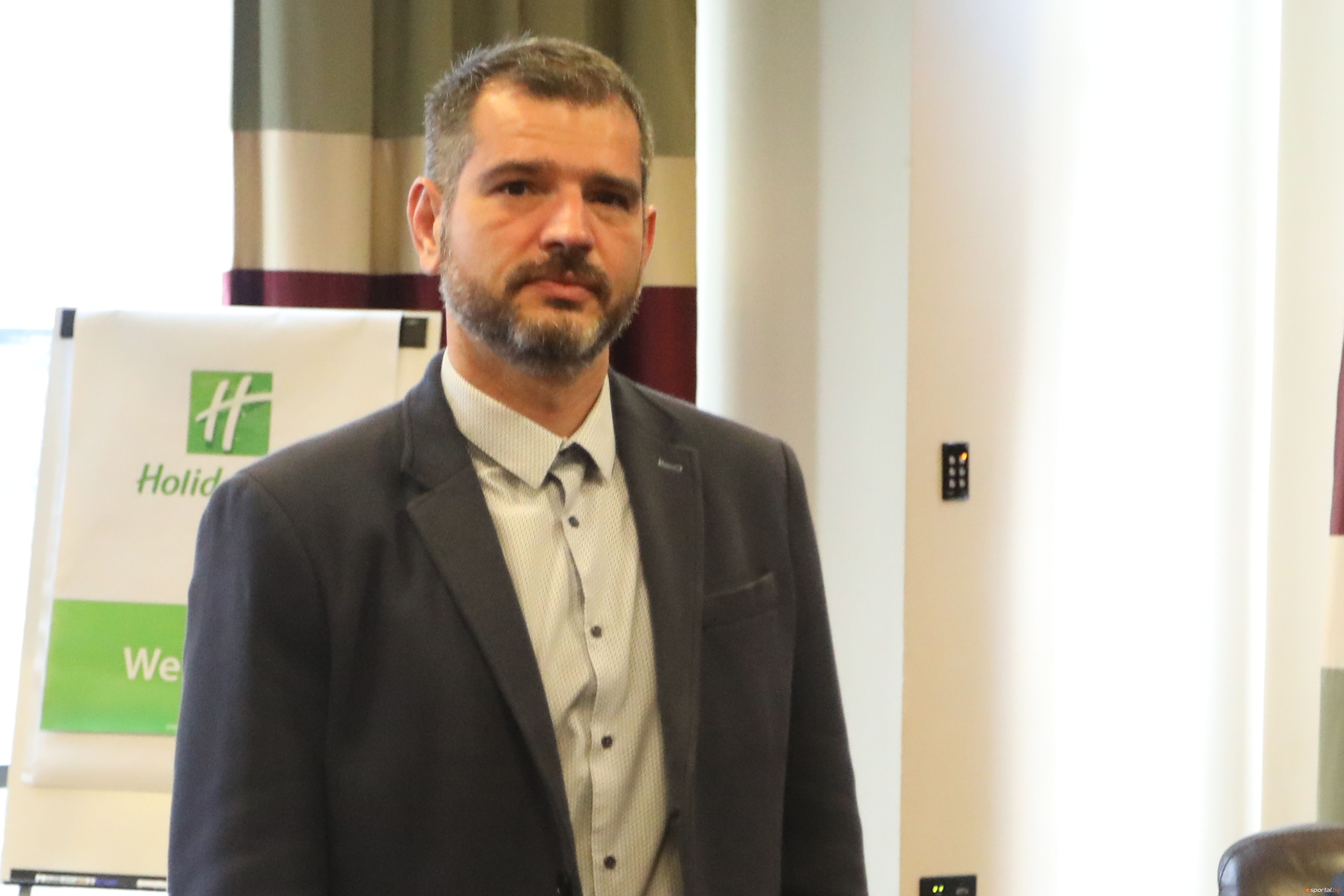 Председателят на Националната волейболна лига Атанас Гаров беше избран през