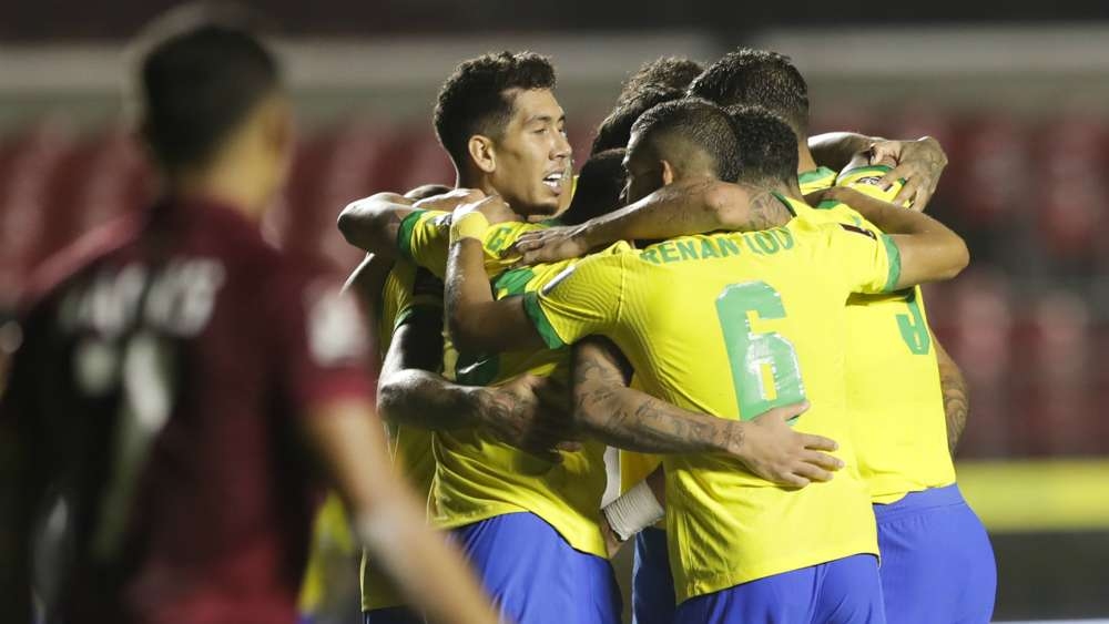 Отборът на Бразилия продължава без грешка участието си в световните