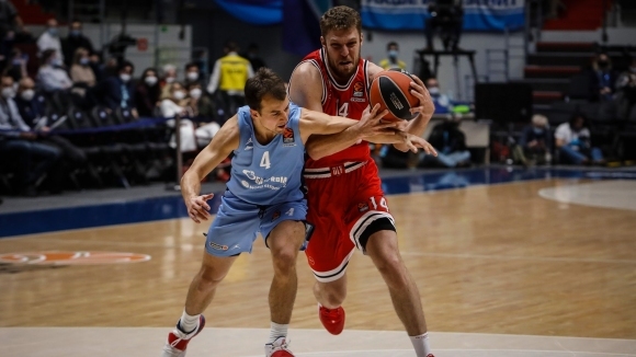 Коронавирусът отново притеснява баскетболния отбор на Олимпиакос Член на тима