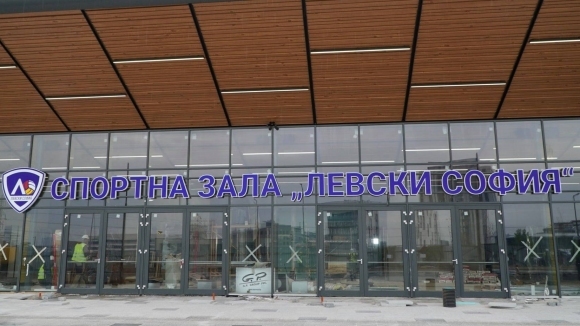 В спортна зала Левски София вече се поставят седалките като