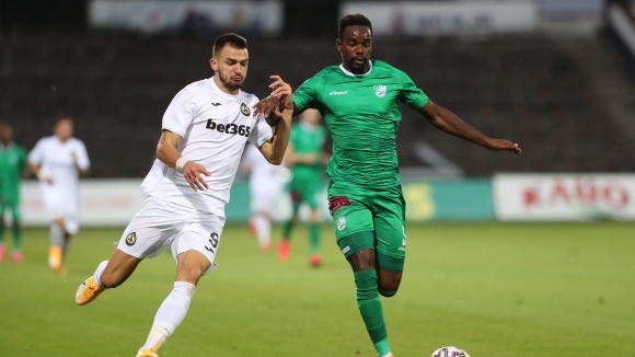 Защитникът на Берое Теди Мезаг ще бъде на линия за