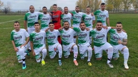 Една от легендите на българския футбол Мартин Петров подари екипи