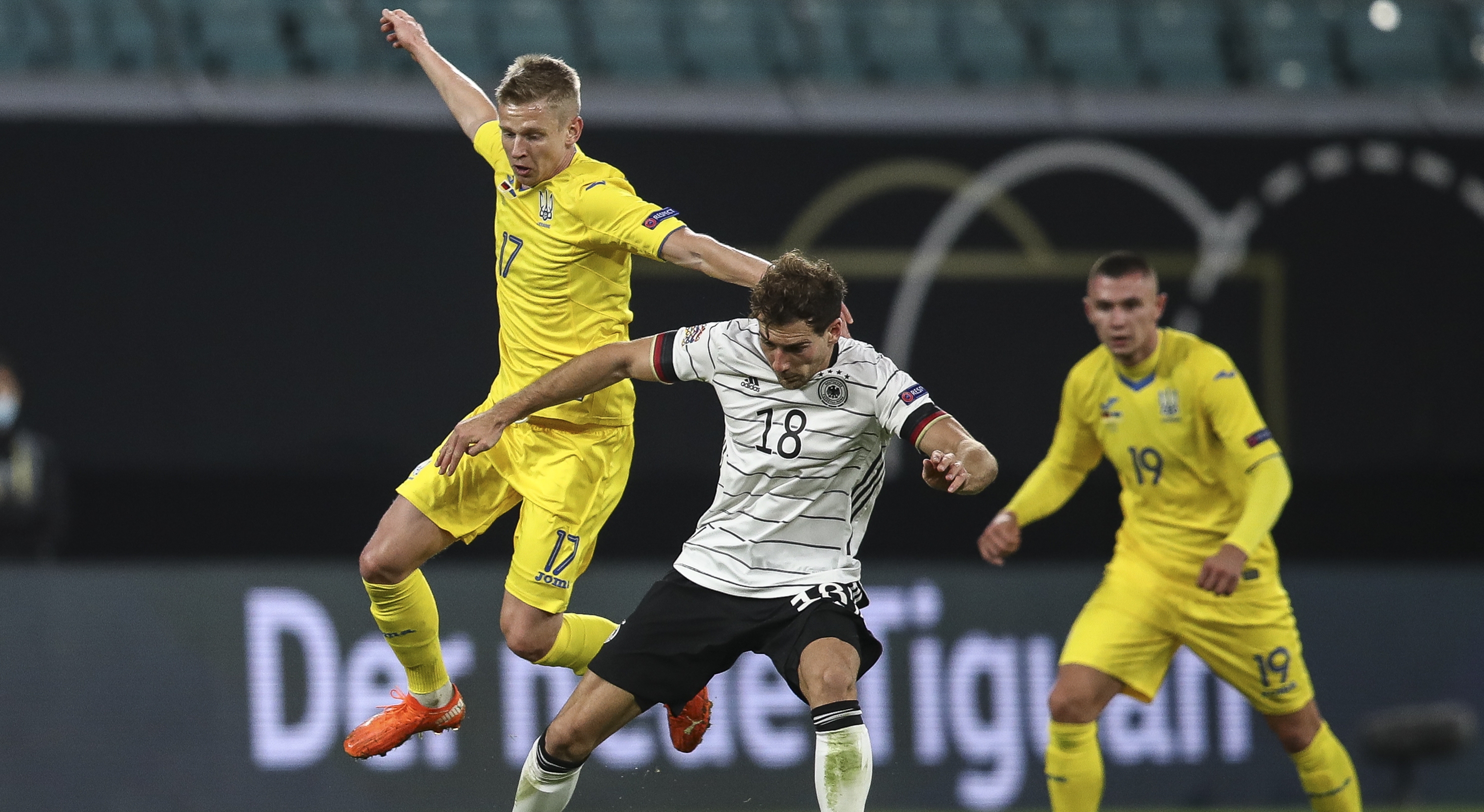 Играчът на Манчестър Сити Олександър Зинченко се оплака от получени