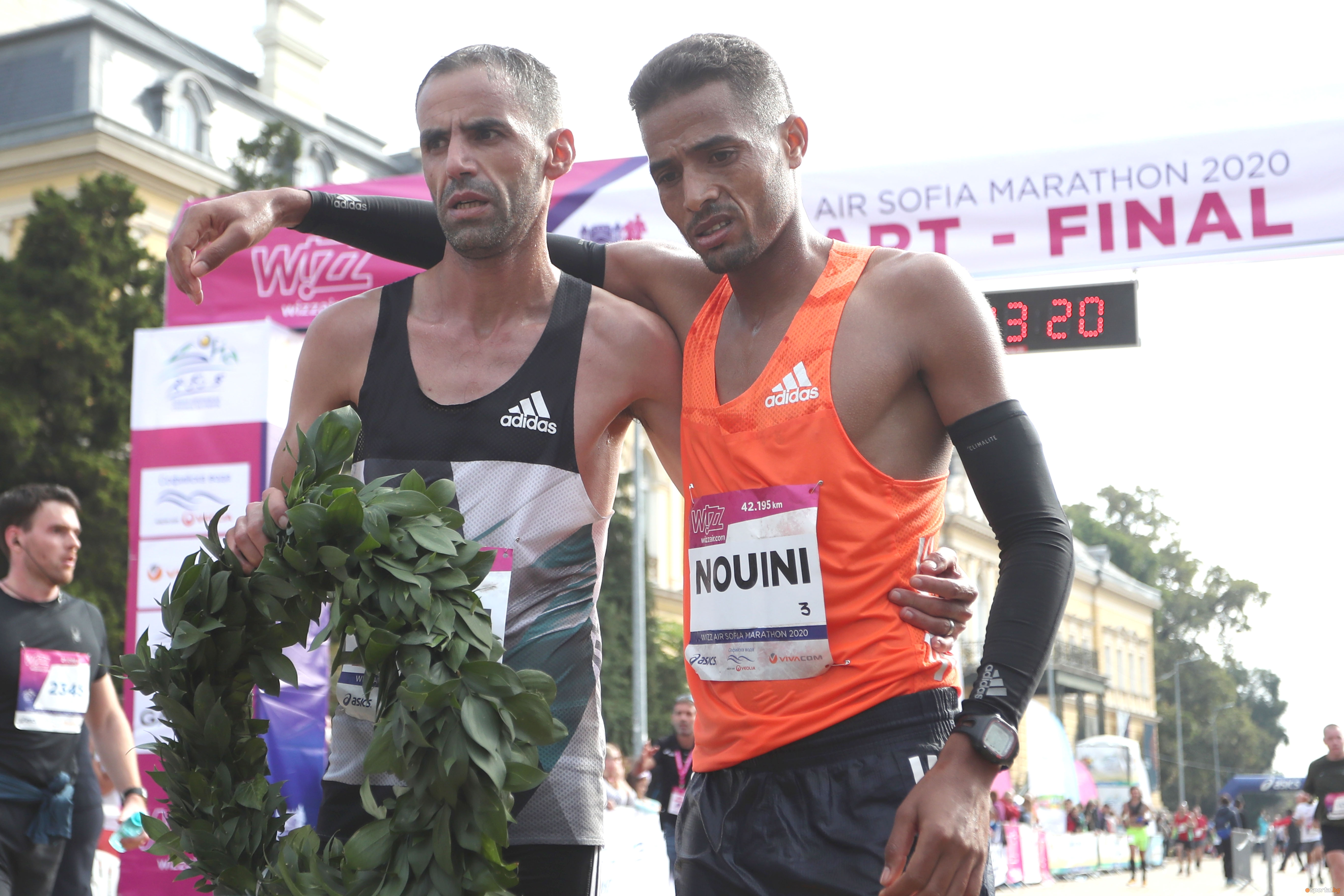 Победителите в Софийския маратон Юсеф Сбаи от Мароко и Виктория