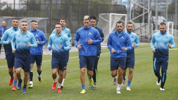 Групата на трениращите в се увеличи с двама след като