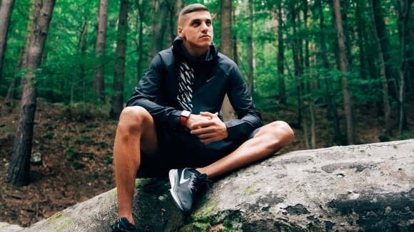 Офанзивният футболист на използва социалните мрежи за да иронизира hellip себе