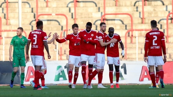 До дни футболистите на ЦСКА София ще разполагат с нов автобус