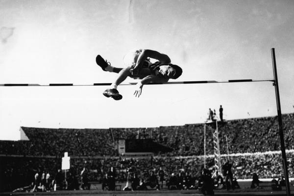 Олимпийският шампион в скока на височина от 1952 г Уолтър