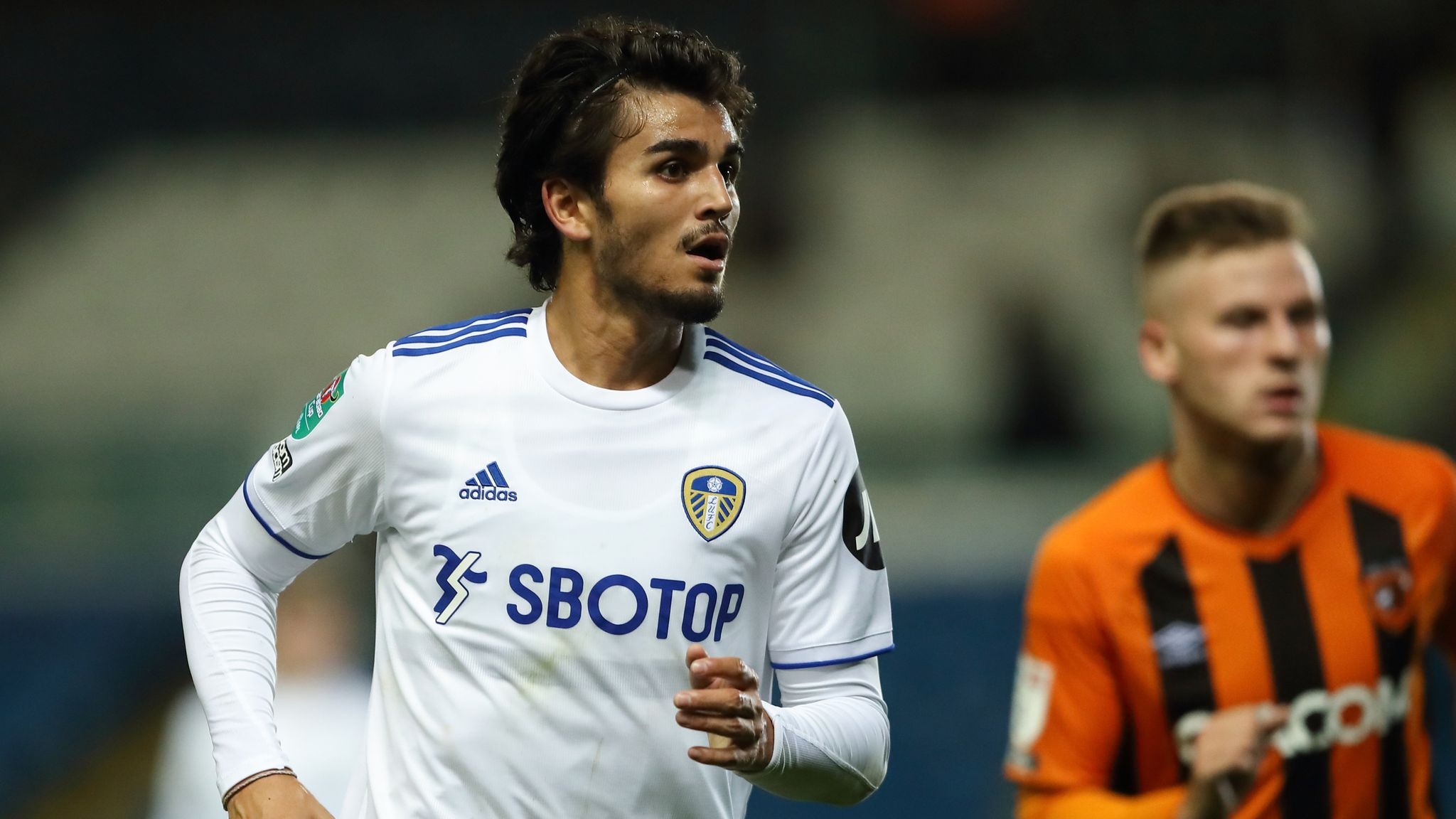 Защитникът Паскал Струйк подписа нов договор с Лийдс потвърдиха от