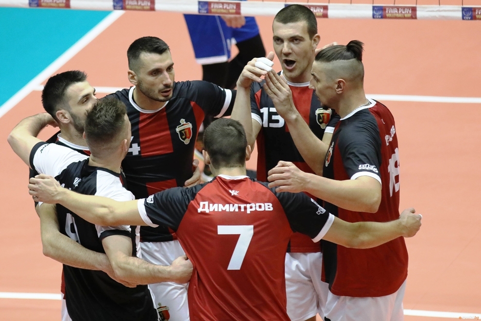 Волейболният отбор на ПСК Локомотив Пловдив записа втора победа във