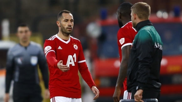 Капитанът на поднови тренировки на пълни обороти Защитникът е възстановен