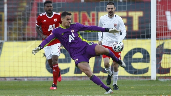 Вратарят ще бъде титуляр за в мача от груповата фаза