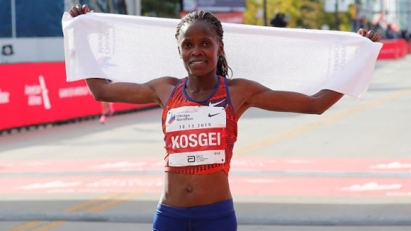 Световната рекордьорка в маратона Бригид Косгей беше добавена към списъка