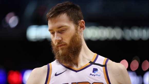 Торонто Раптърс привлече австралийския център Арън Бейнс с двугодишен договор