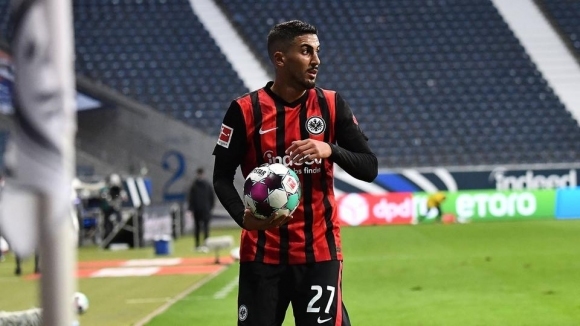 Полузащитникът на Айнтрахт Франкфурт е дал положителен тест за коронавирус