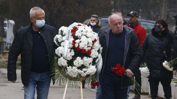Редица роднини приятели и колеги се простиха с Никола Спасов