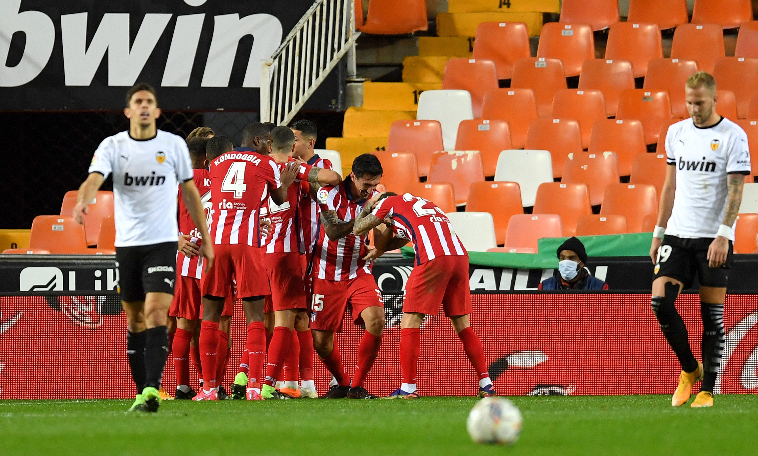Атлетико (Мадрид) спечели с 1:0 гостуването си на и записа
