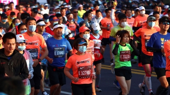 В Шанхай се проведе маратон който беше със строго ограничен