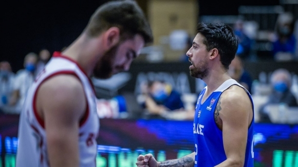Гардът Йоанис Атинеу направи труден живота на баскетболните ни национали
