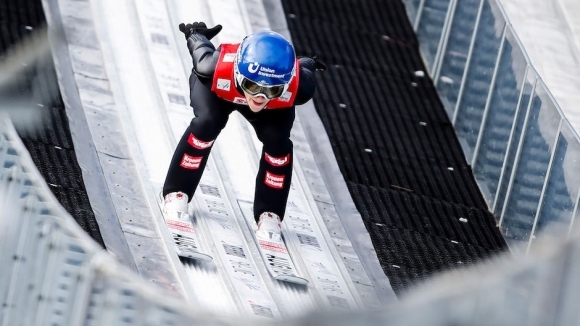 Австрийската състезателка в ски скоковете Ева Пинкелних претърпя спешна операция заради