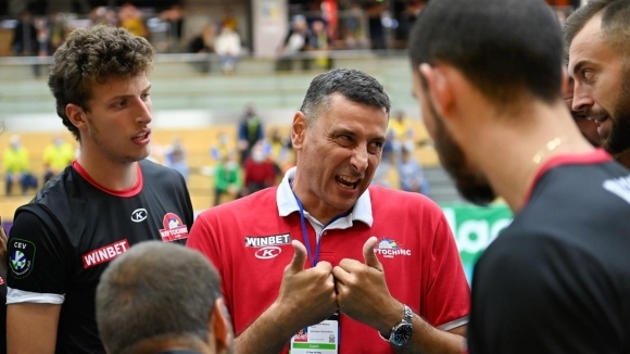 Волейболистите на Нефтохимик 2010 Бургас отново водят подготовка за двубоите