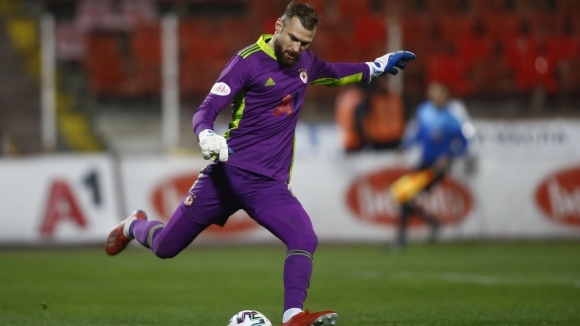 Титулярният вратар на е влязъл в полезрението на два унгарски