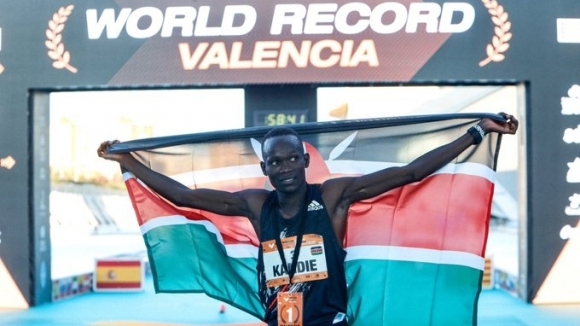 Новият световен рекордьор в полумаратона Кибиуот Канди планира да участва