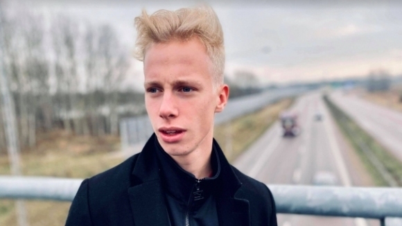 18 годишният футболист на шведския Калмар Алекс Мортенсен се превърна