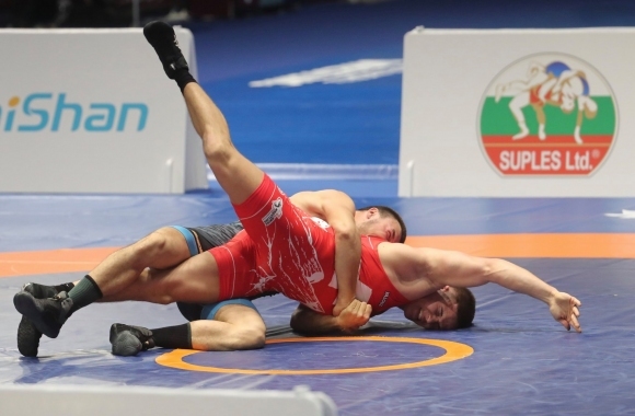 Кирил Милов световен и европейски вицeшампион започва с турчина Сюлейман