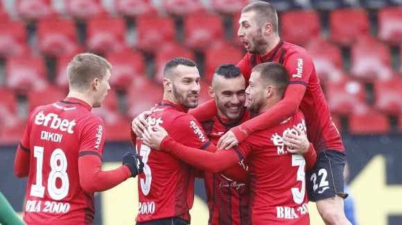 Днес Локомотив (София) ще посегне към върха във Втора лига.