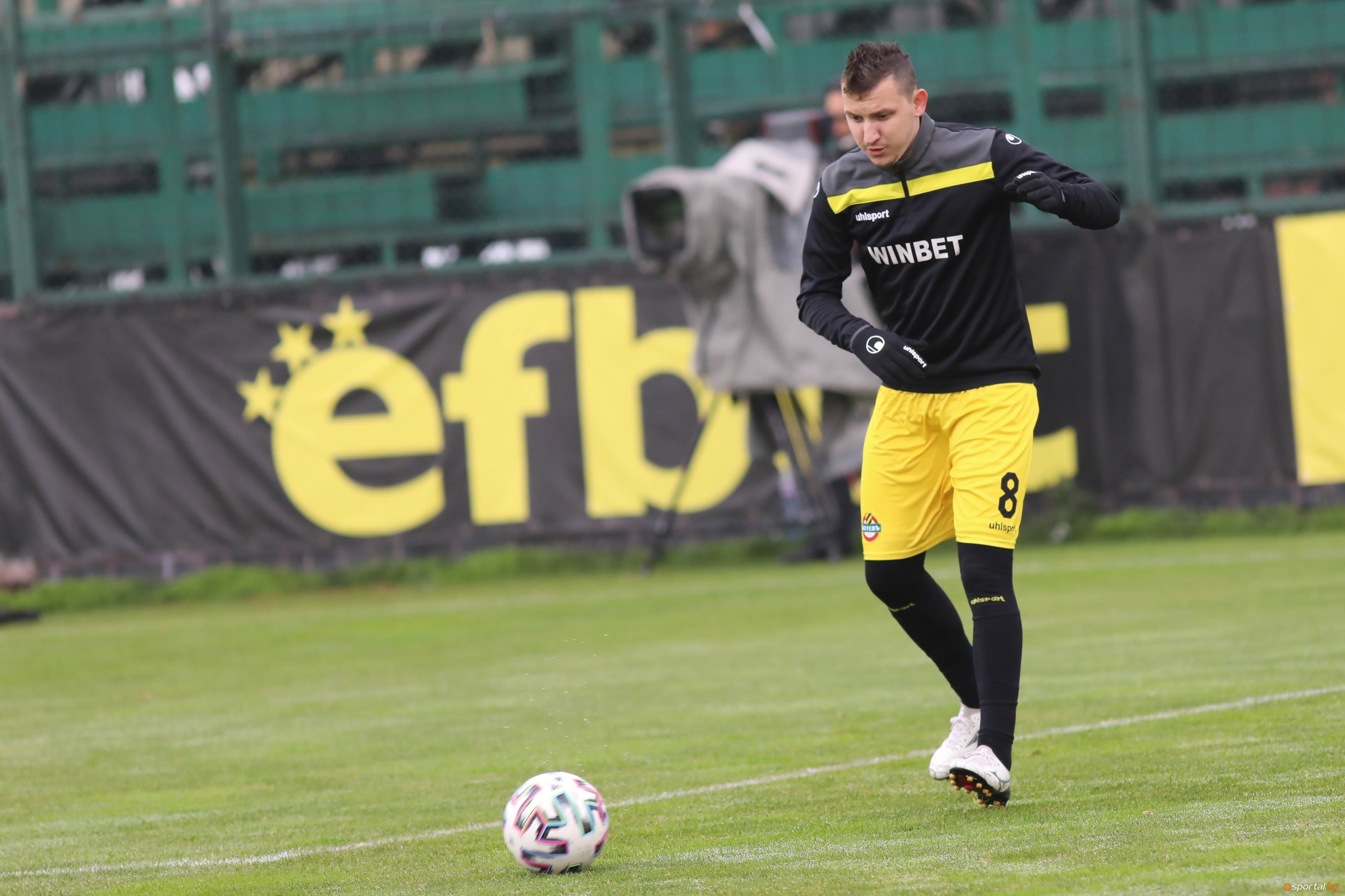 Чужденец ще стане треньор на Ботев Пловдив ако руският милиардер