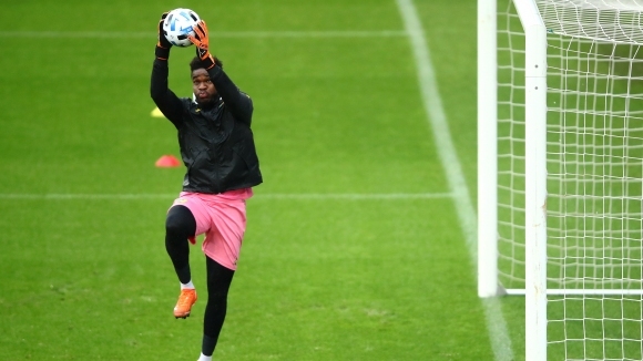 Белгийският клуб КФ Оостенде освободи резервния вратар Фабрис Ондоа във