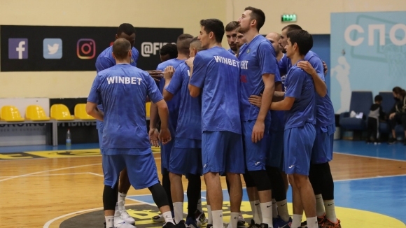 Левски Лукойл победи като гост Спартак Плевен с 97 81 26 22