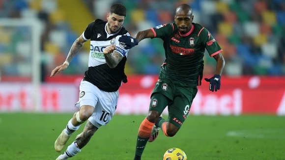 Отборите на и завършиха наравно 0 0 на в първия