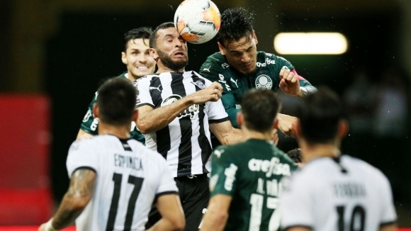 Бразилският футболен клуб Палмейрас победи парагвайския Либертад с 3:0 в